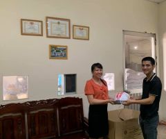 ❤️❤️❤️ 30 chiếc nón đã được phát tặng cho anh em công nhân Công ty Nhựa Thuận Hưng Q12 cùng bạn bè và gia đình mình❤️
❤️YÊU THƯƠNG LÀ CHO ĐI ❤️
Đồng hành cùng “ SÁT CÁNH CÙNG GIA ĐÌNH VIỆT “ 1 chương trình Nâng đỡ những ước mơ nghèo khó của Đài tiếng nói nhân dân tp Hcm。